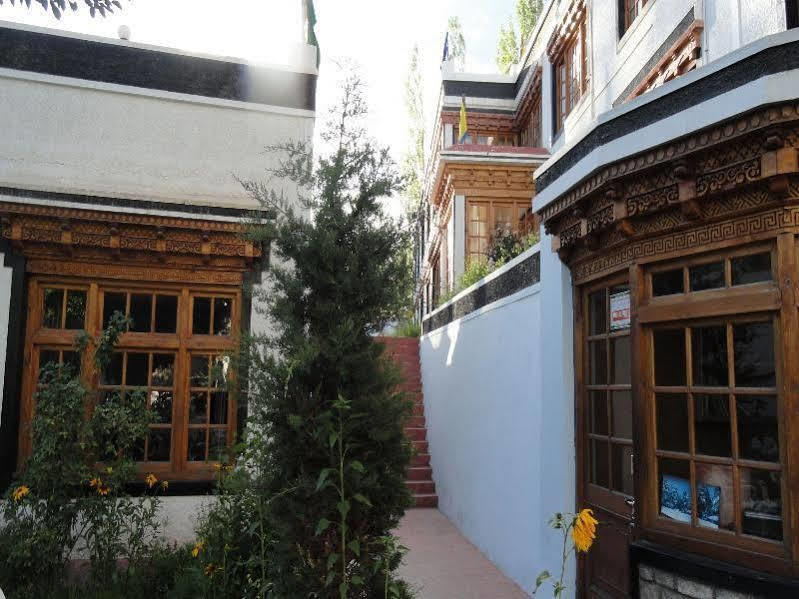 Mandala Hotel Leh Bagian luar foto